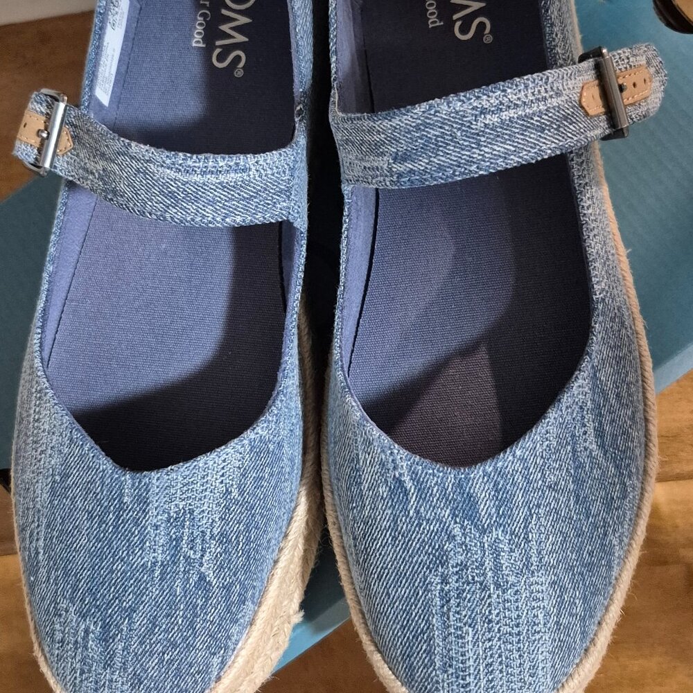 BRAND NEW "TOMS" Mary Jane Shoes.  8.5 M
